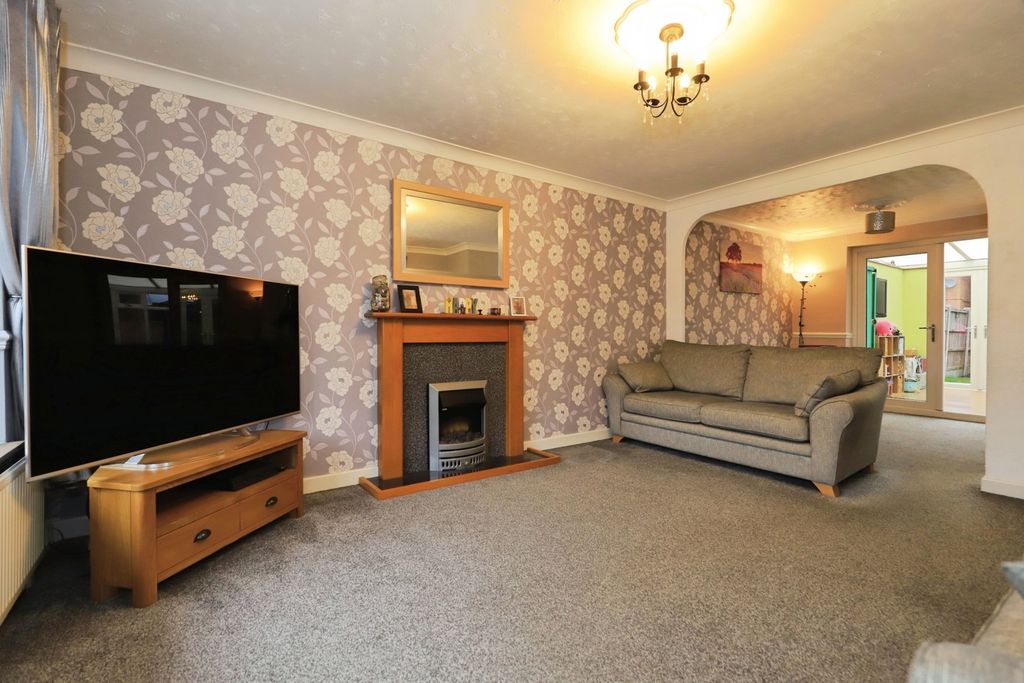 Property photo 2 of 12 Lounge