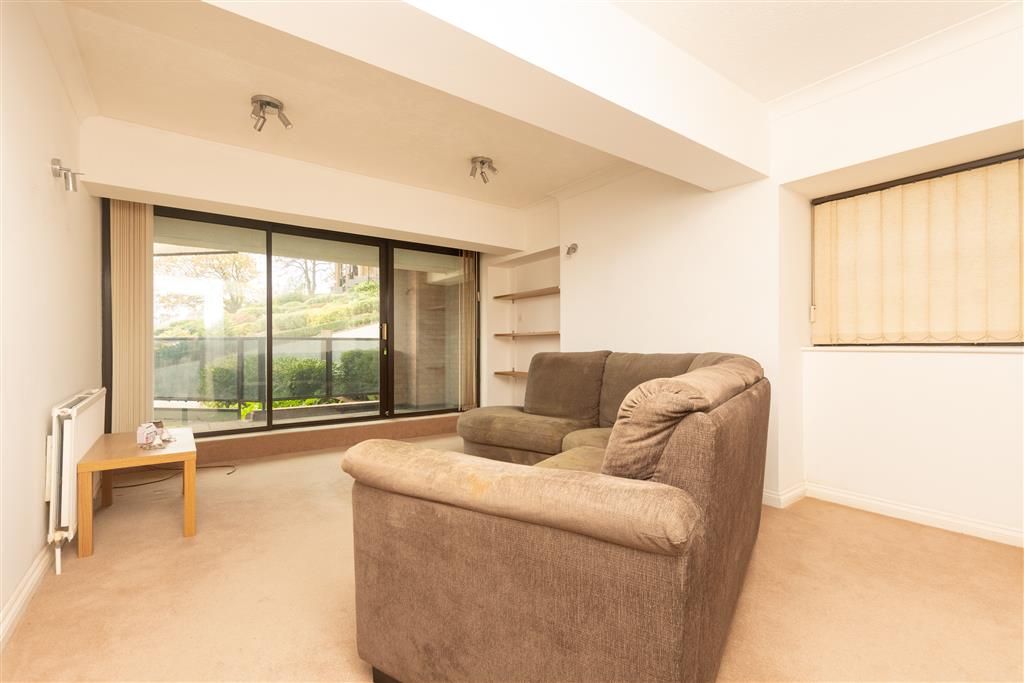 Property photo 1 of 9 Lounge