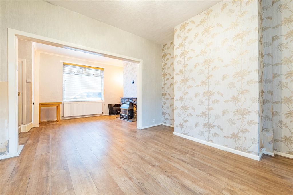 Property photo 3 of 14 Lounge/Dining Room