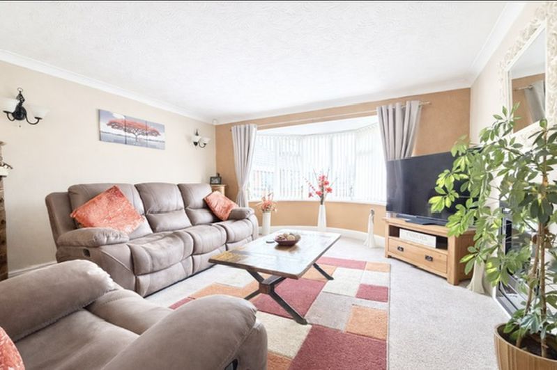 Property photo 2 of 18 Lounge