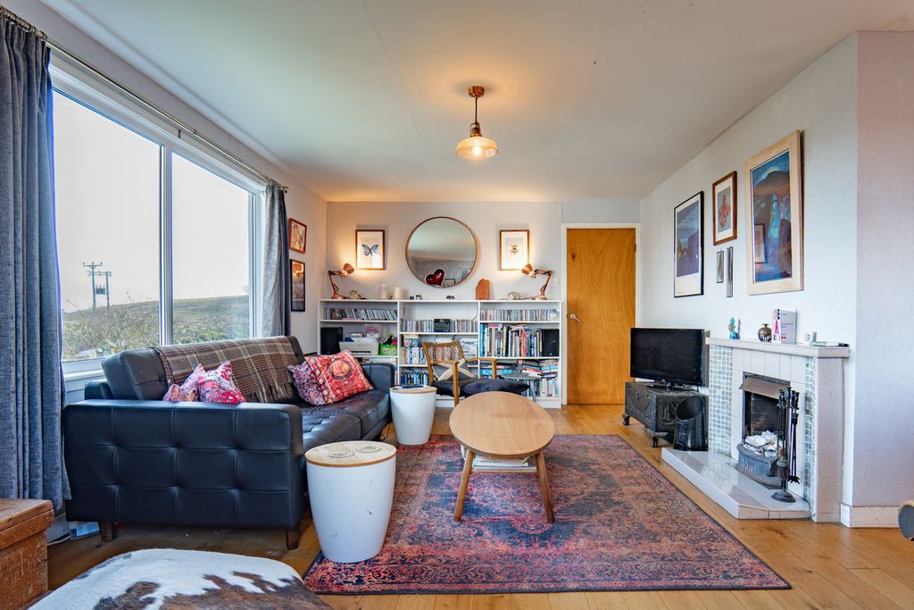 Property photo 2 of 40