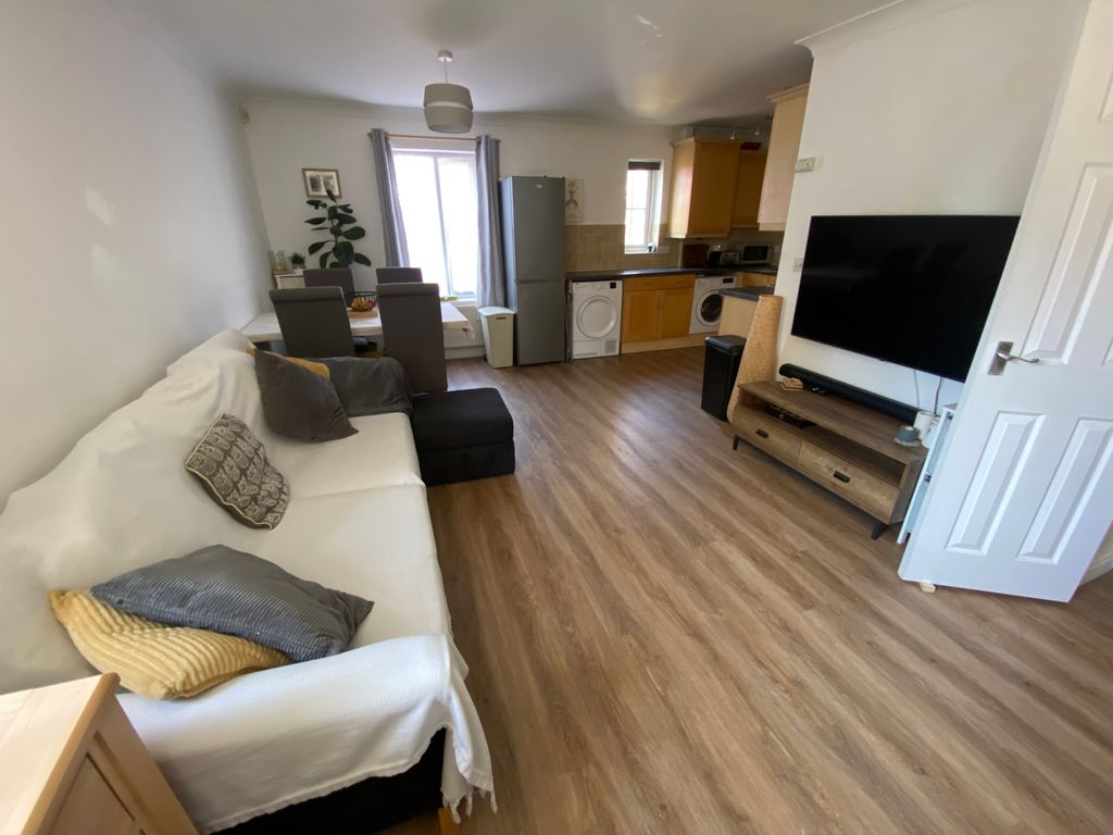 Property photo 2 of 13 Image00004