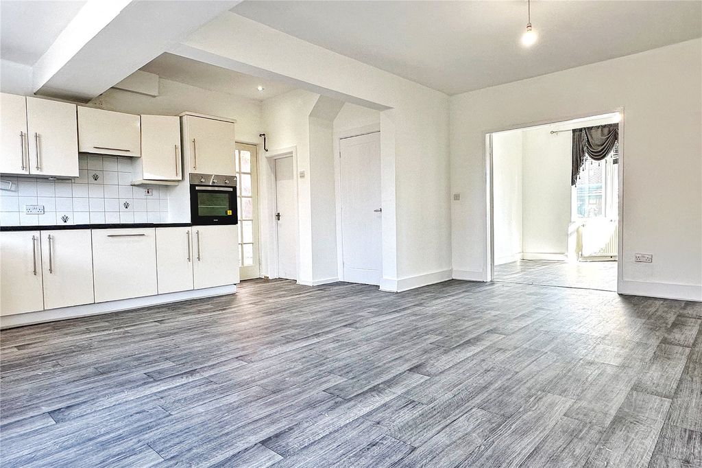 Property photo 3 of 21 Kitchen/Diner