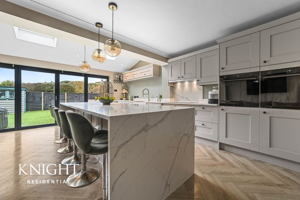 Property photo 2 of 24