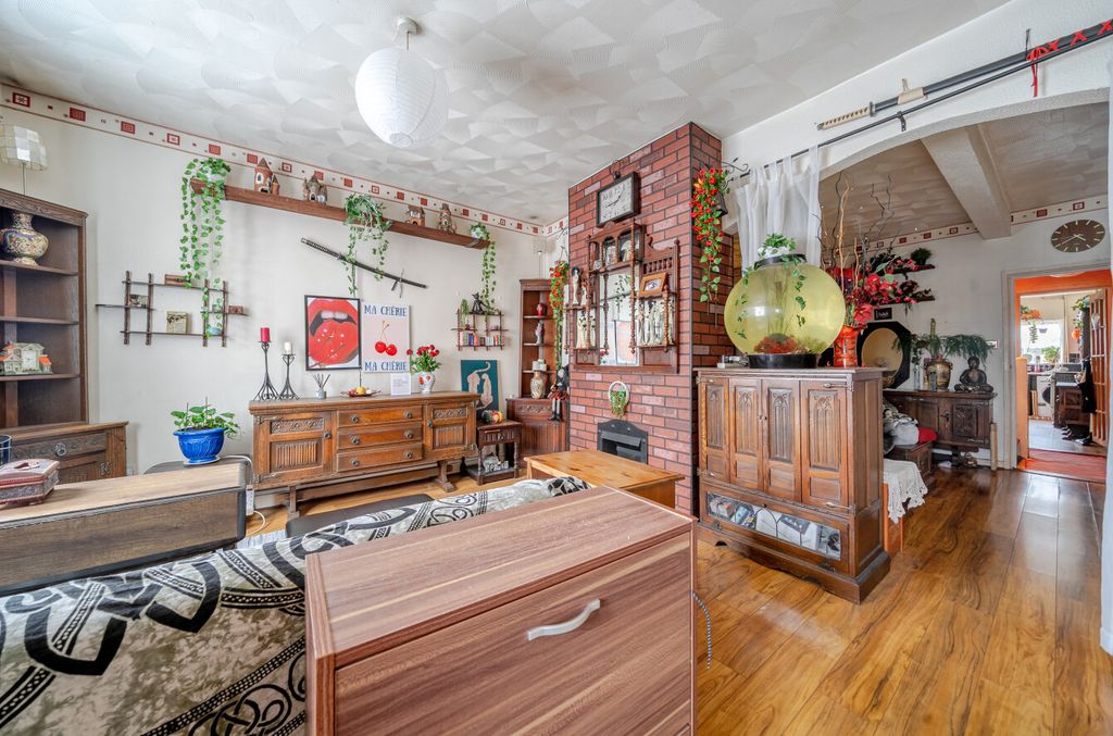 Property photo 3 of 13 1416247-1-6995c83...