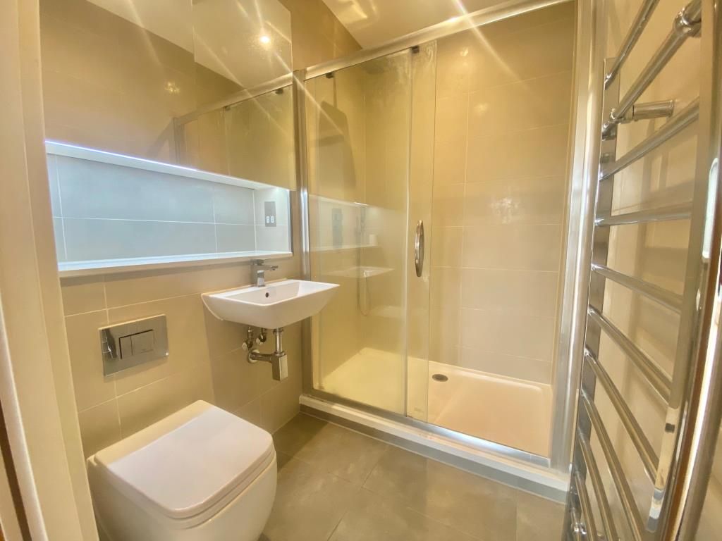 Property photo 3 of 7 En Suite