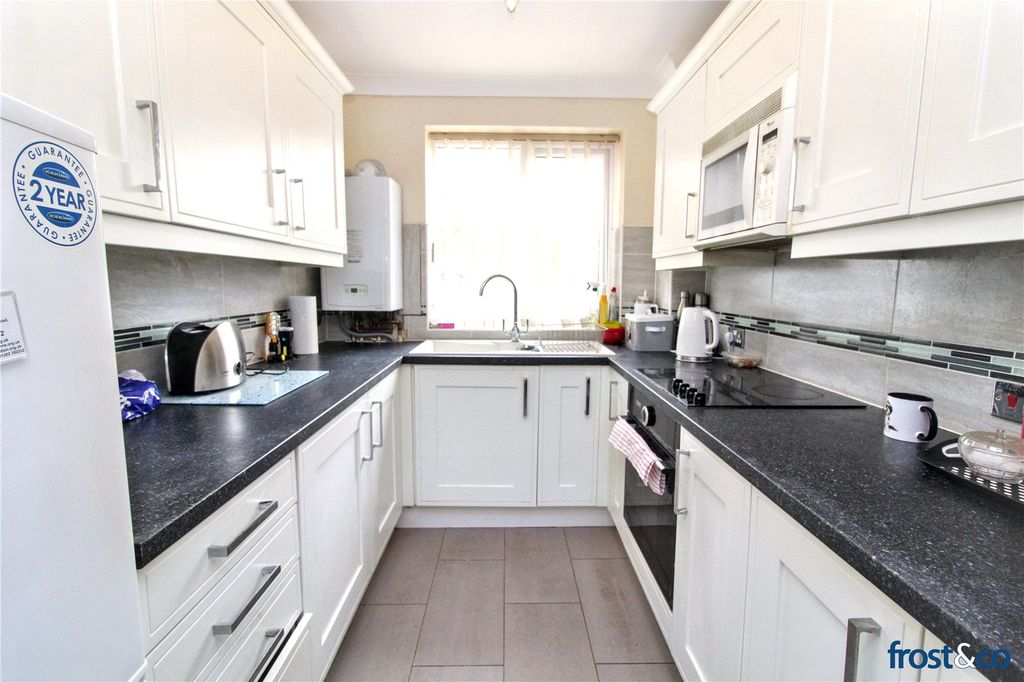 Property photo 3 of 8 Kitchen