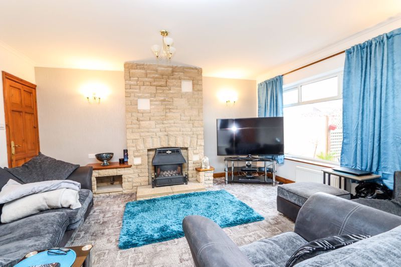 Property photo 2 of 18 Sitting Room
