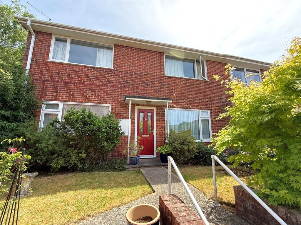 Property photo 1 of 8 Cranbourne Court
