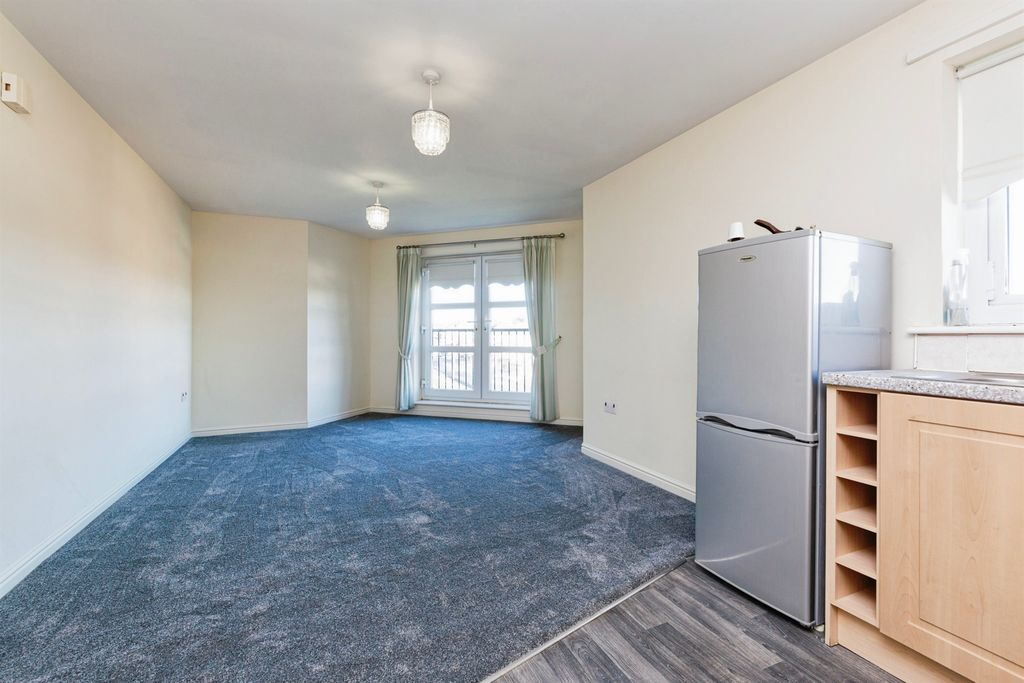 Property photo 3 of 11