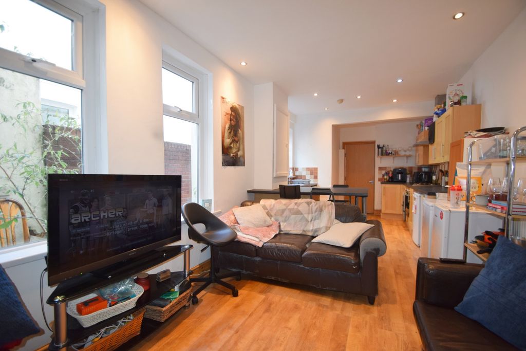 Property photo 1 of 15 Photo 3