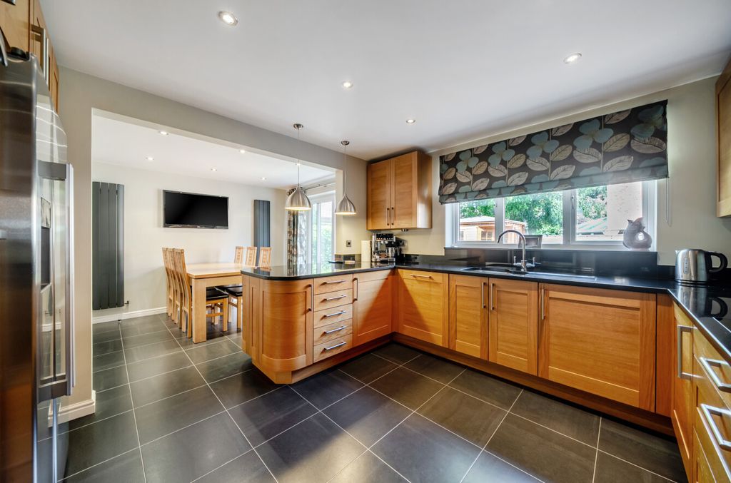 Property photo 2 of 13 1494527-13-6A58Ac...