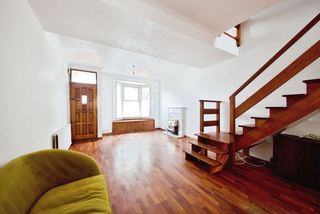 Property photo 3 of 17 Pbox-Img.Jpg