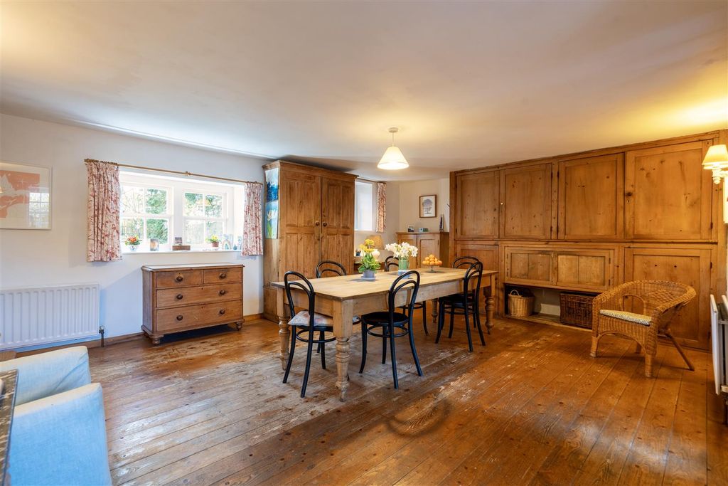 Property photo 3 of 12 Kitchen / Dining Room