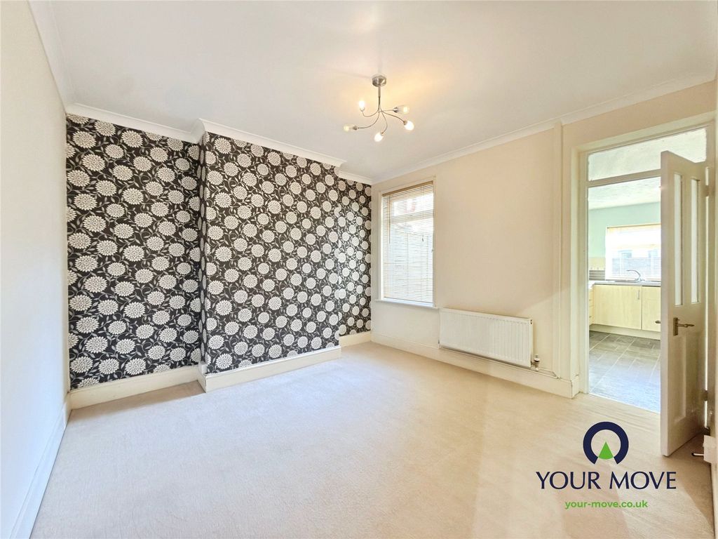 Property photo 3 of 10 Dining Room