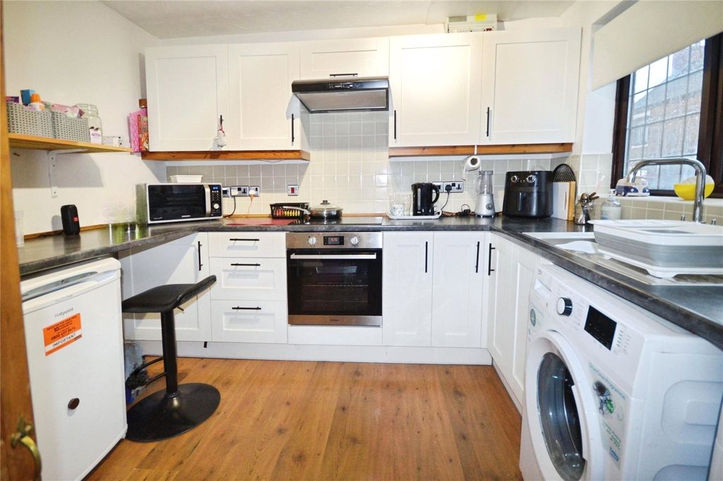 Property photo 2 of 14 Kitchen