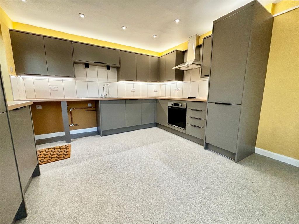 Property photo 2 of 15 Kitchen/Diner