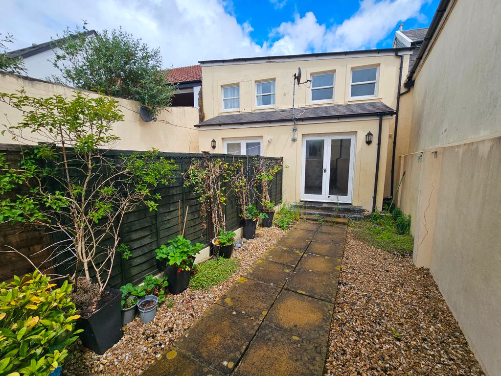 Property photo 1 of 11
