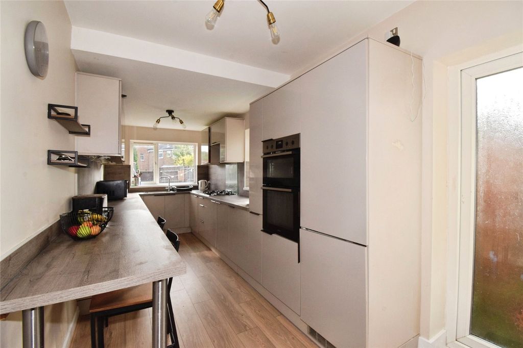 Property photo 3 of 17 Kitchen