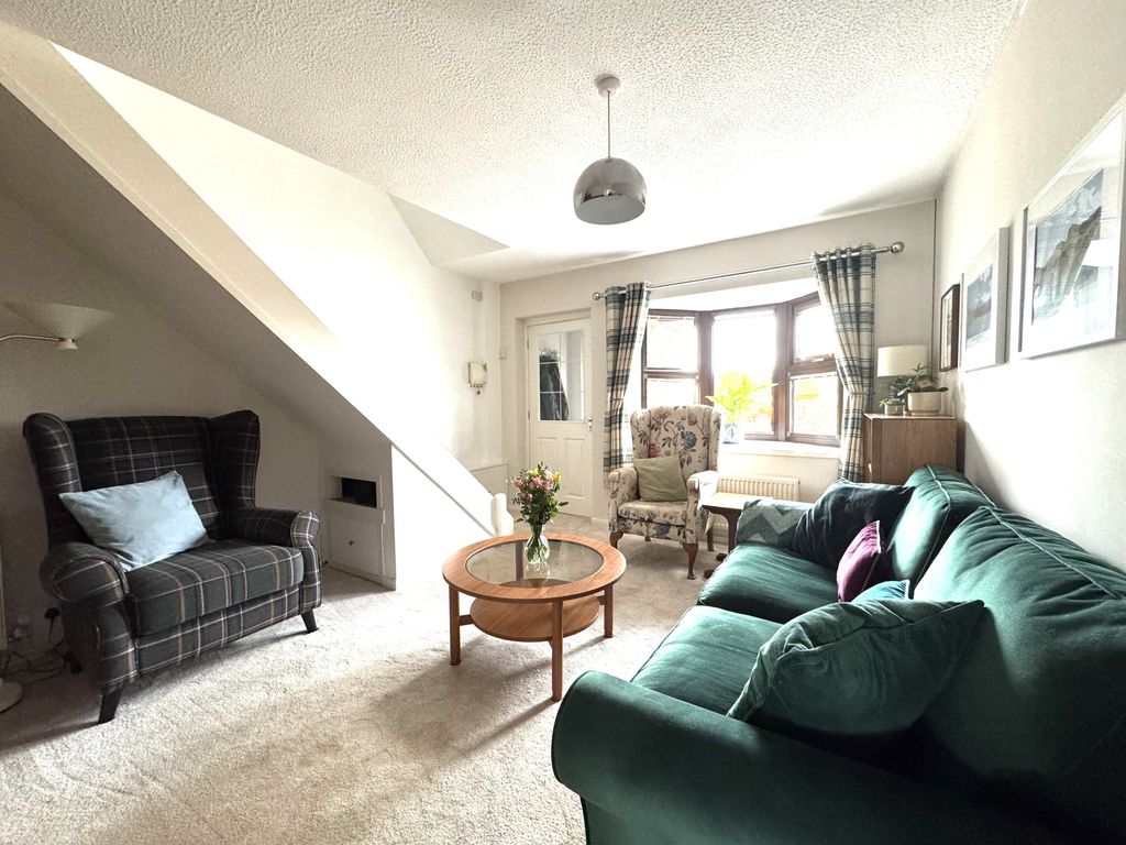 Property photo 3 of 28