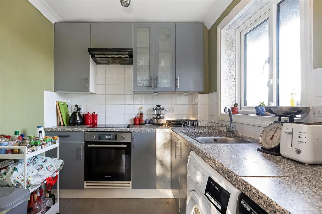 Property photo 2 of 12 Kitchen