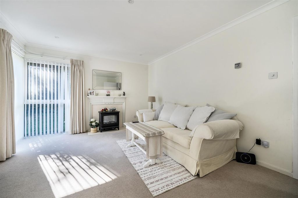 Property photo 3 of 14 Sitting Room 2nd Aspect.Jpg
