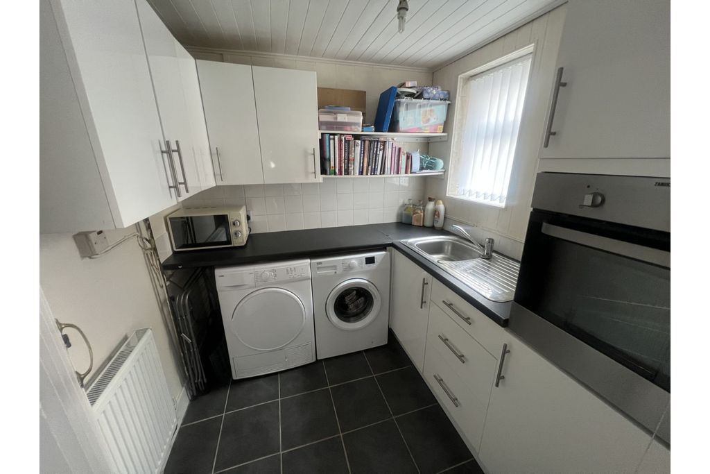 Property photo 3 of 12 Utility Room