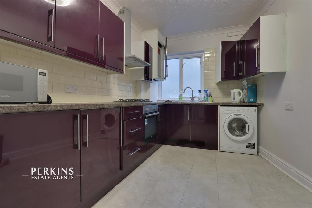 Property photo 1 of 6 Kitchen.Jpg