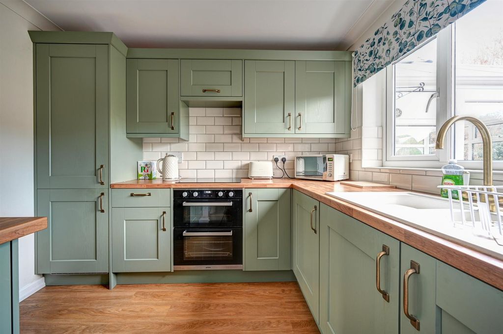 Property photo 3 of 16 Kitchen 1.Jpg