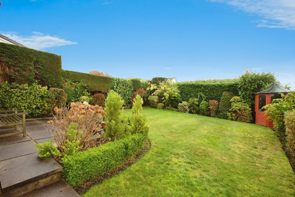 Property photo 2 of 17 Garden