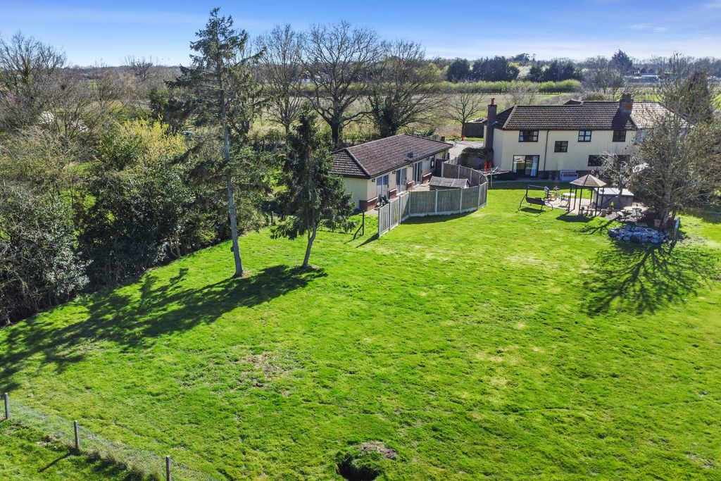 Property photo 2 of 35 Back Garden