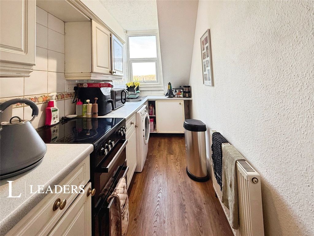 Property photo 3 of 11 Kitchen