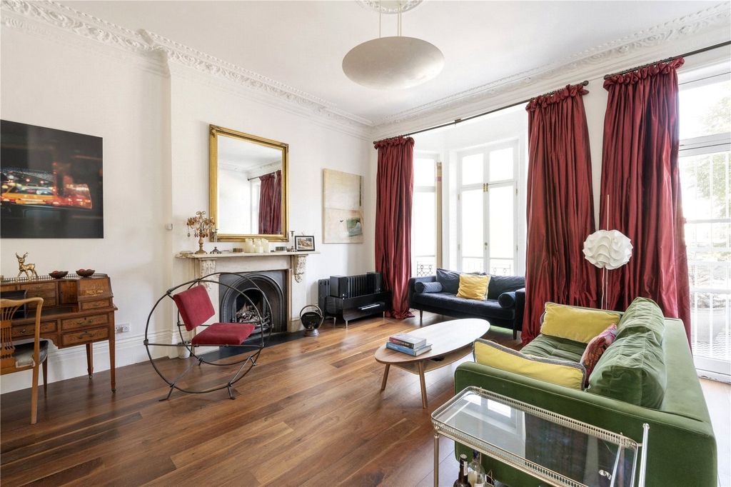 Property photo 3 of 10 Sitting Room