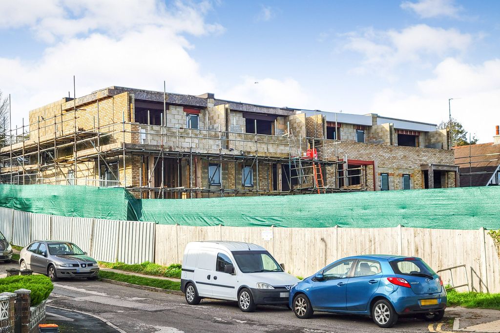 Property photo 2 of 7 2 Winfield Avenue, Patcham, Brighton, Bn1 8Qh