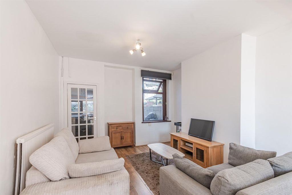 Property photo 2 of 17 Living/Dining Room