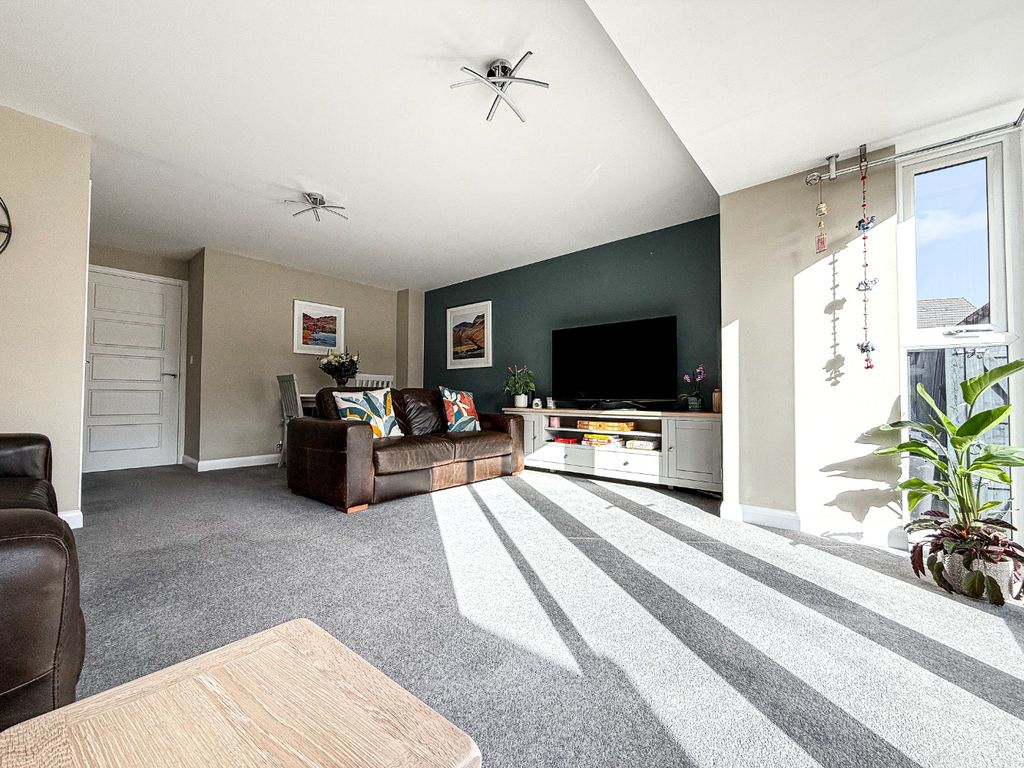 Property photo 3 of 22 4869399