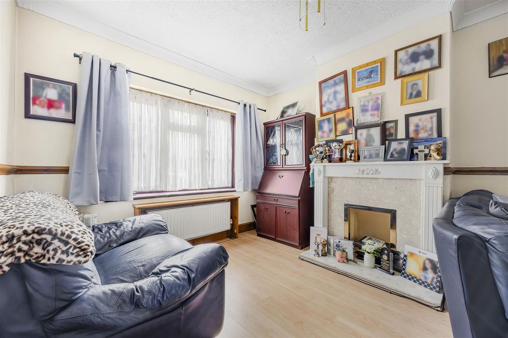 Property photo 3 of 15 14_50677.Jpg