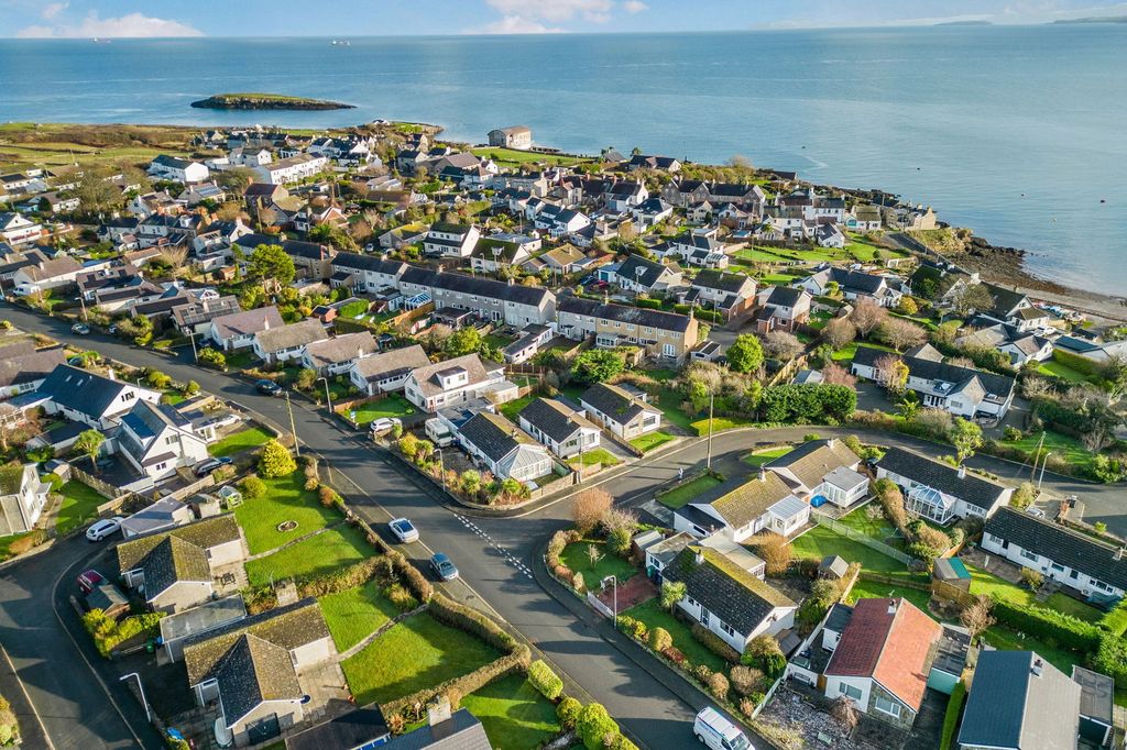 Property photo 2 of 28