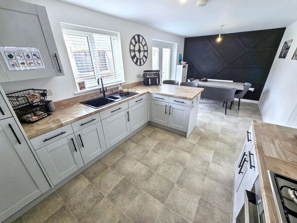 Property photo 3 of 34