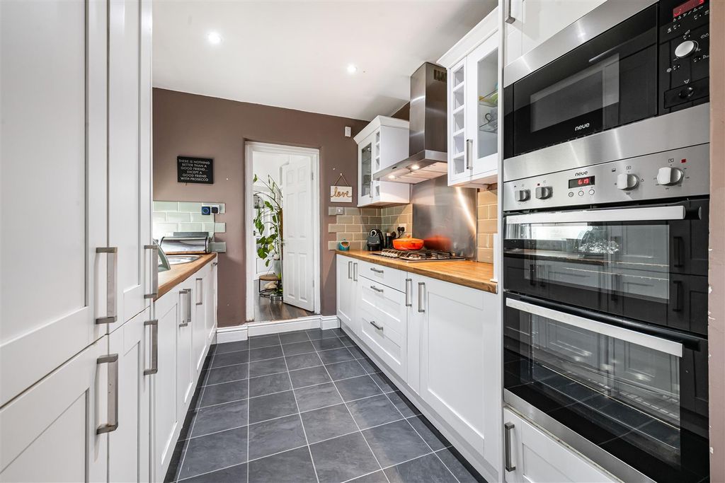 Property photo 3 of 11 8_75341.Jpg