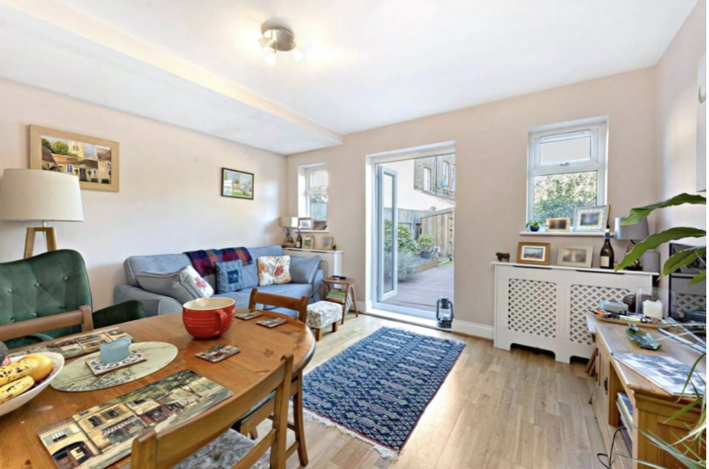 Property photo 1 of 8