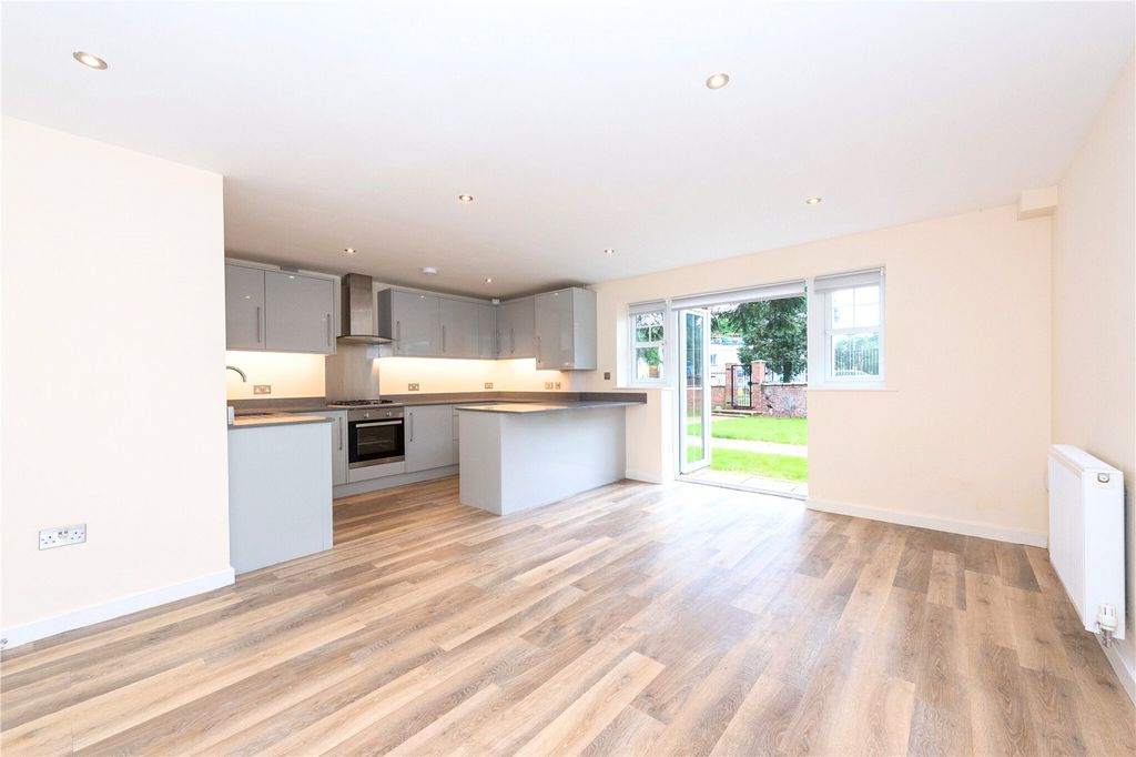 Property photo 2 of 8 Picture No. 19