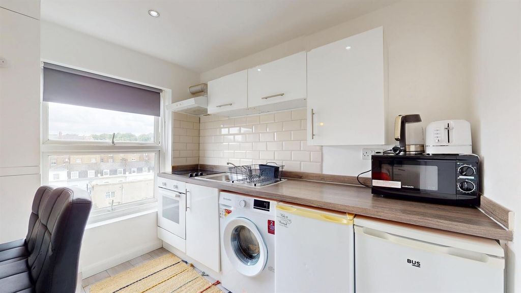 Property photo 3 of 10 68A8416E75Eff877B325c882_765Eac023A2ce0997B32De753