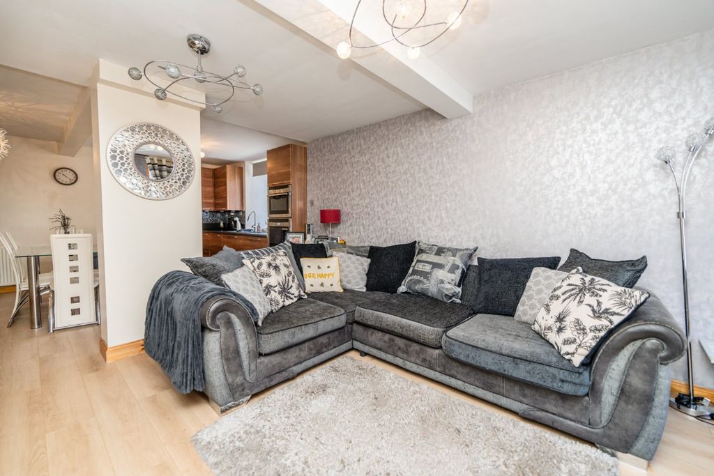 Property photo 3 of 18 3