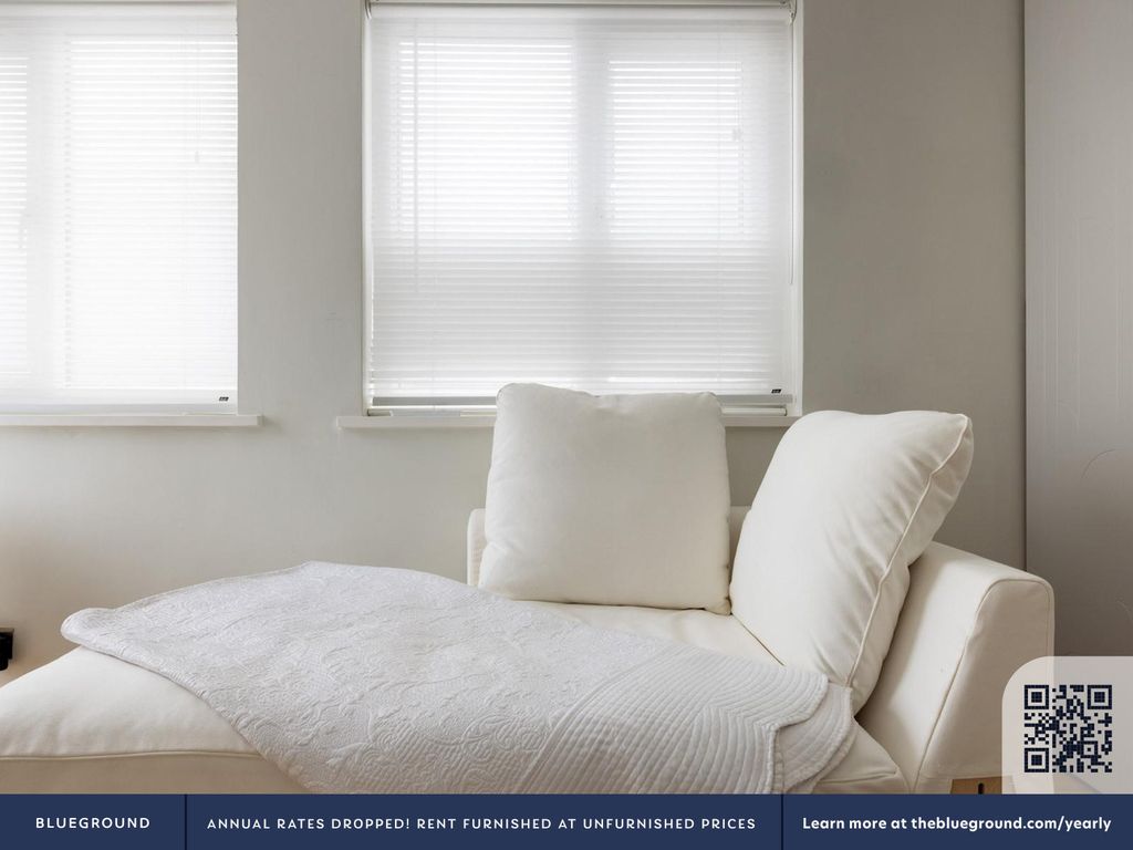 Property photo 3 of 23 Living Room