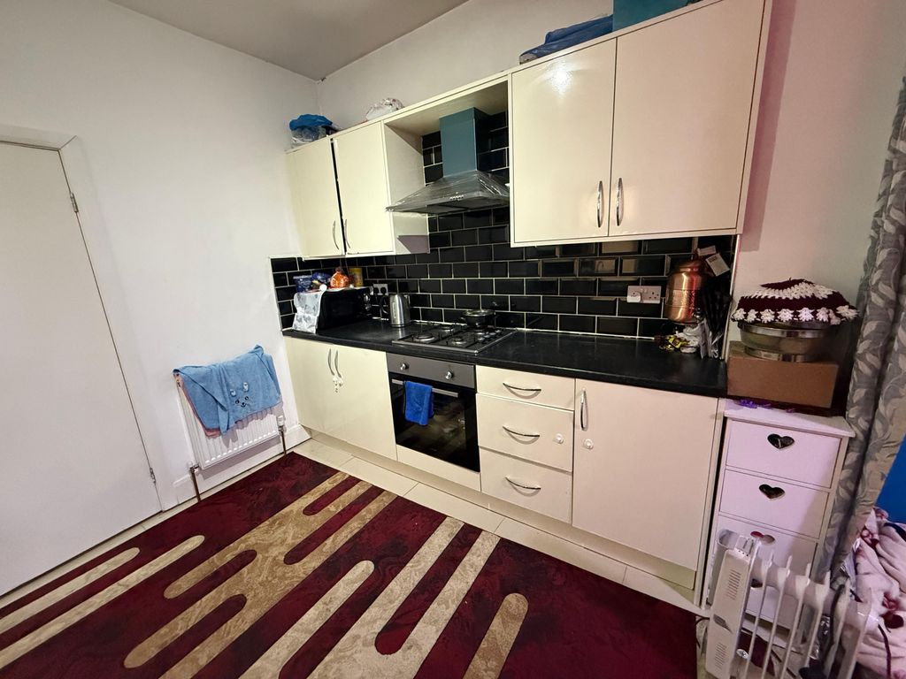 Property photo 3 of 6 Gallery