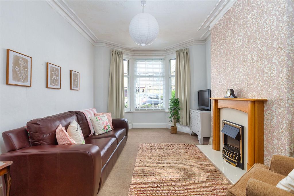 Property photo 2 of 16