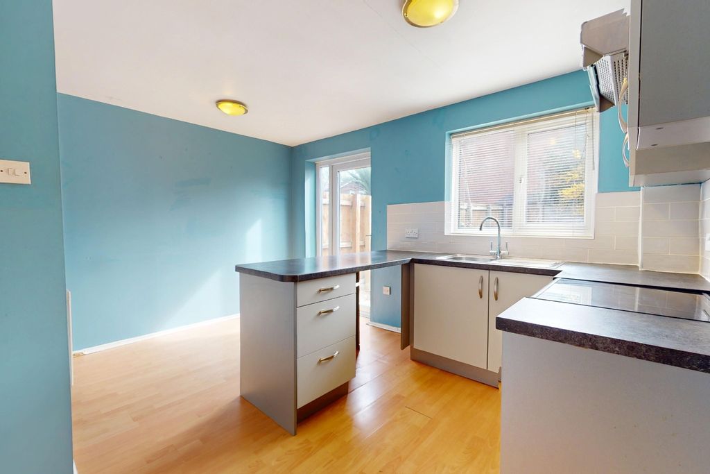 Property photo 2 of 19 4948133