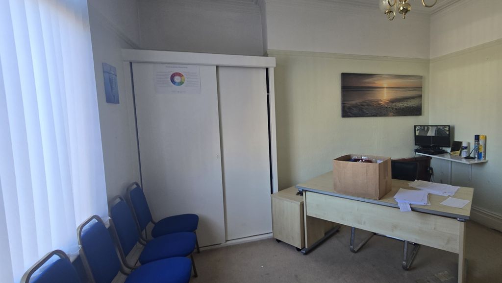 Property photo 3 of 32 Flat A, Park Road, Hartlepool, Cleveland, Ts26 9Ht (8).Jpg