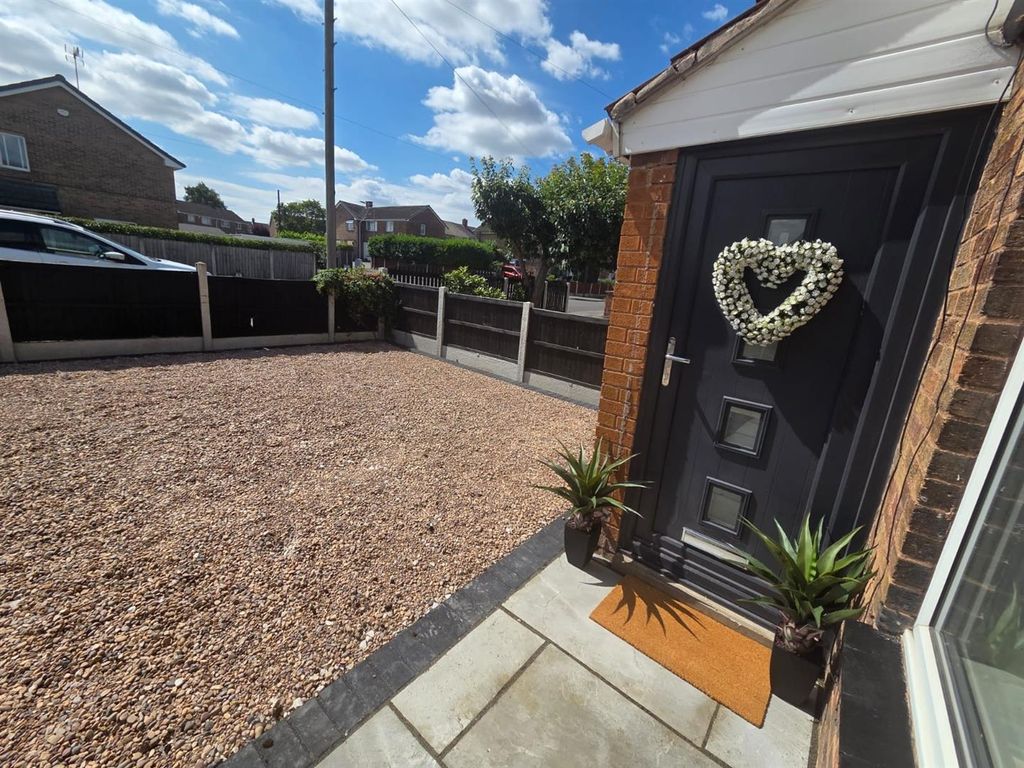 Property photo 2 of 16 Outside